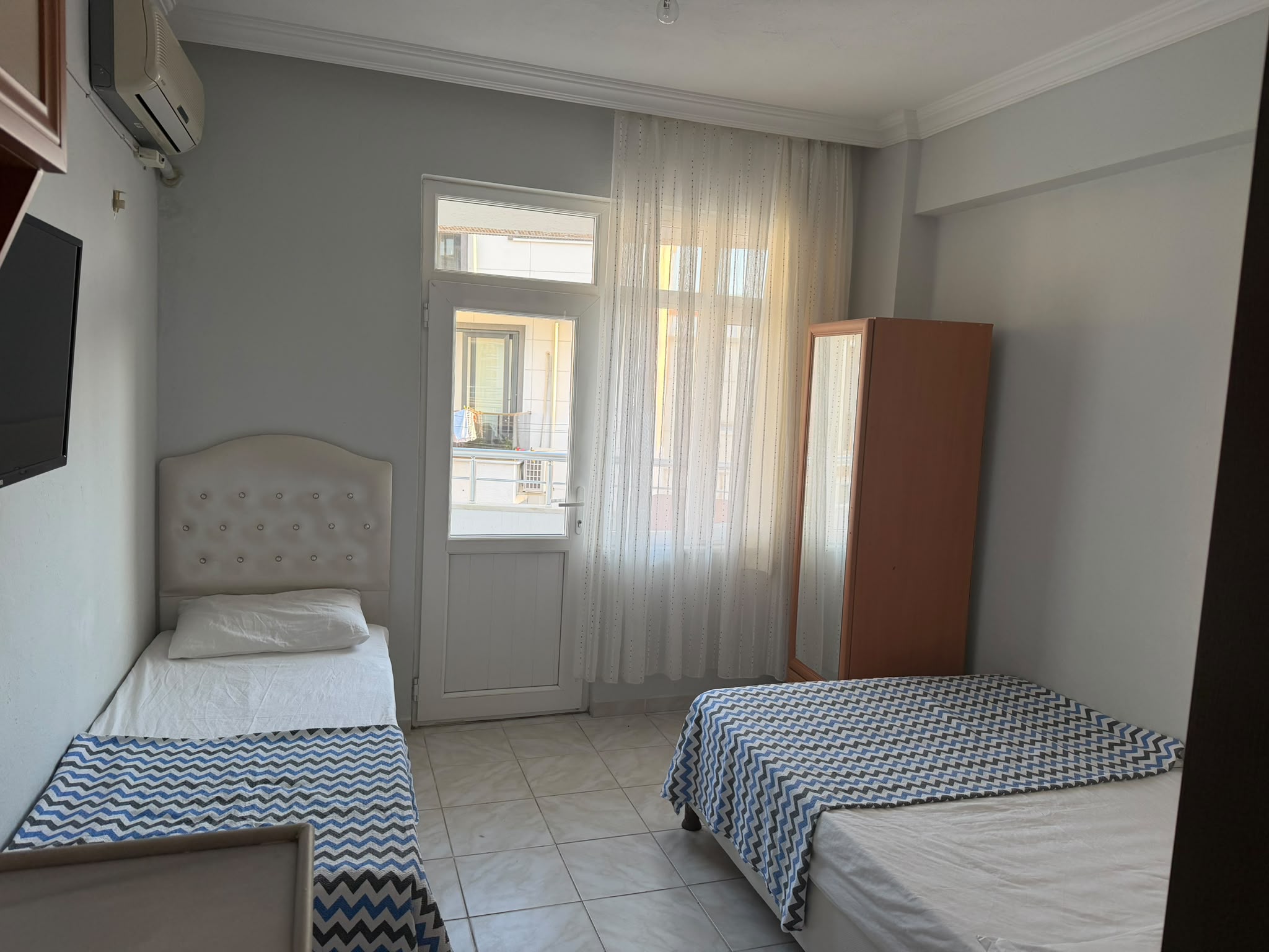 Balkon kapılı oda